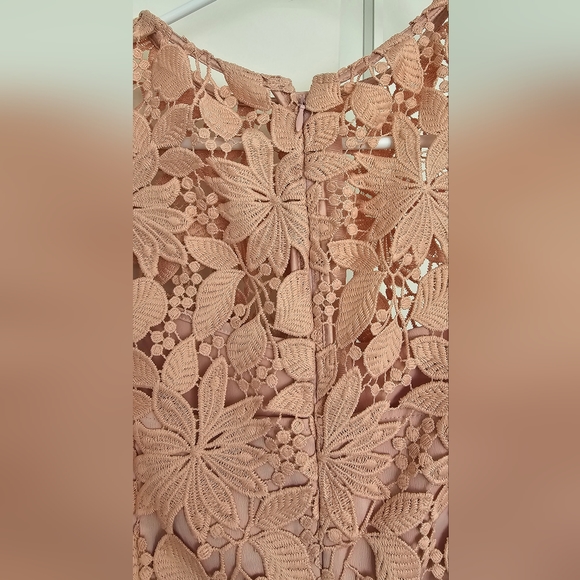 RW&CO Asymmetrical Guipure Lace Cocktail dress - Picture 4 of 11